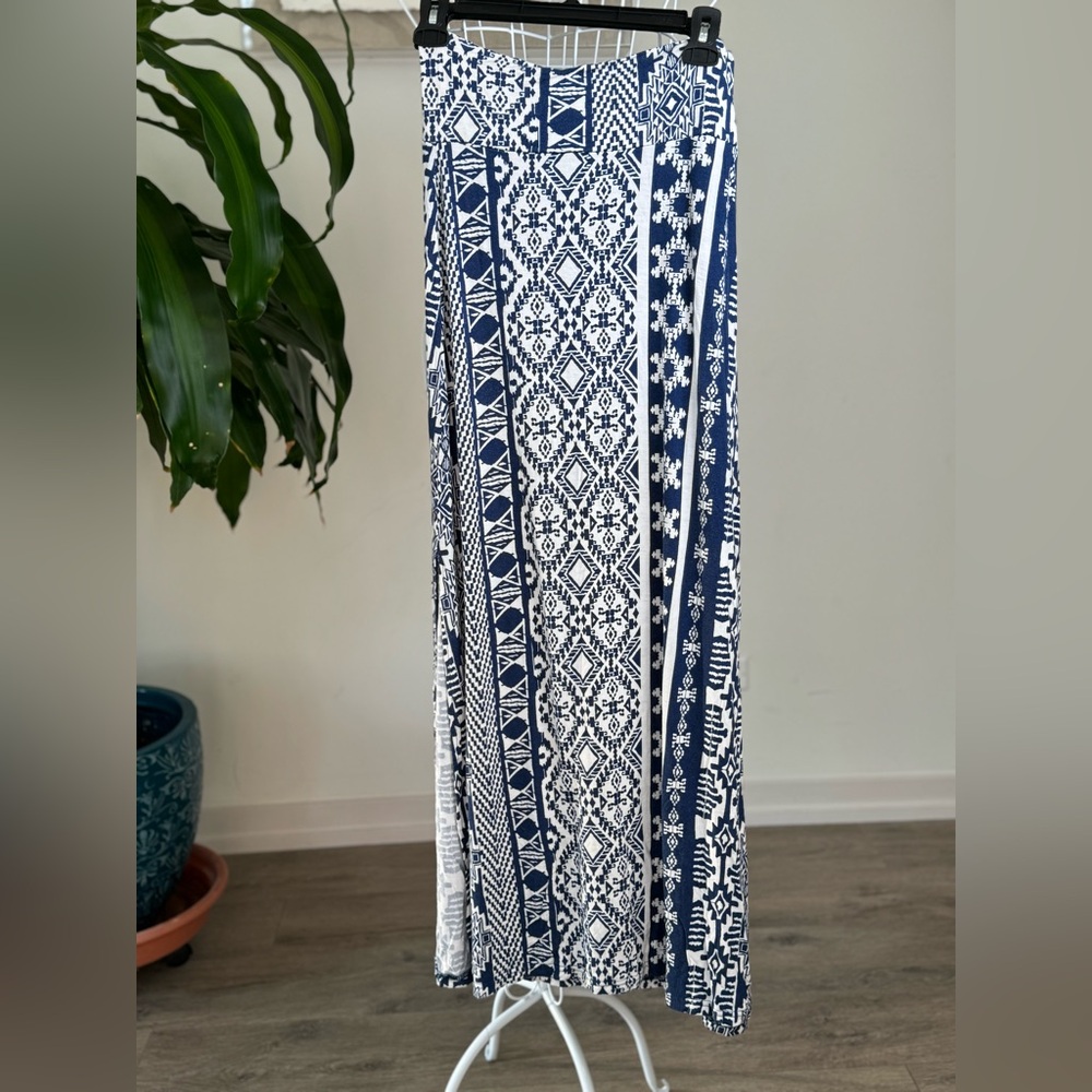 Woman Maxi Skirt Charlotte Russe size Medium color White and Blue